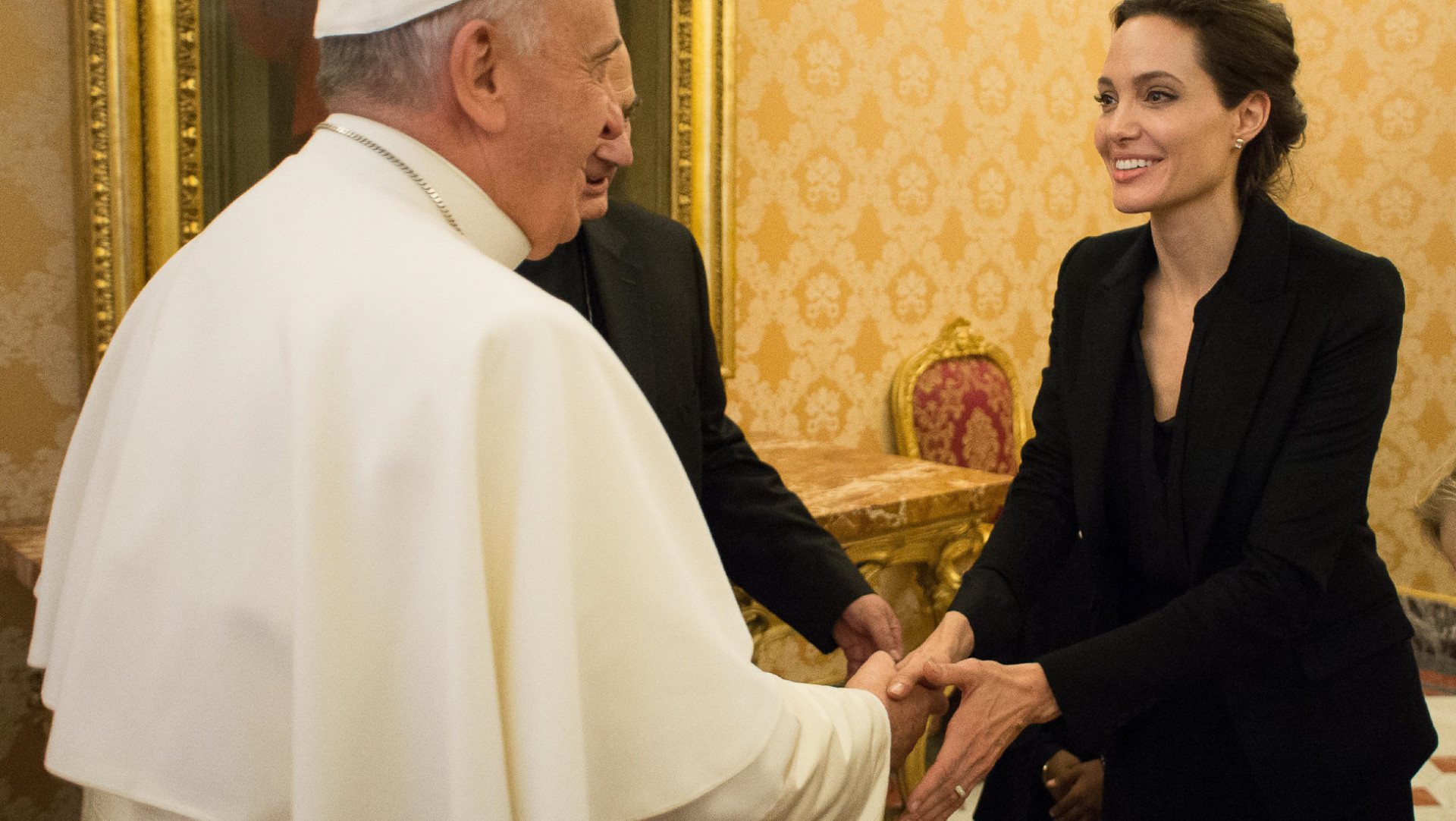 Papst Franziskus trifft Hollywood-Schauspielerin Angelina Jolie in einer Privataudienz im Vatikan am 8. Januar 2015