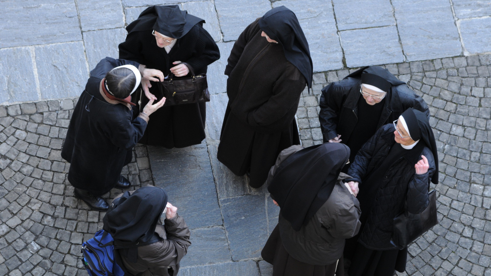 Ordensfrauen im Gespräch.