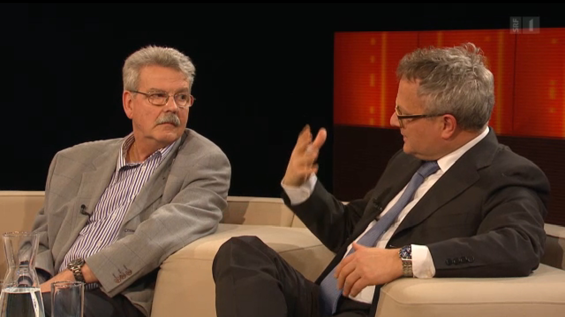Der Kapuziner Willi Anderau (links) im Gespräch mit dem Theologen und Journalisten Werner de Schepper