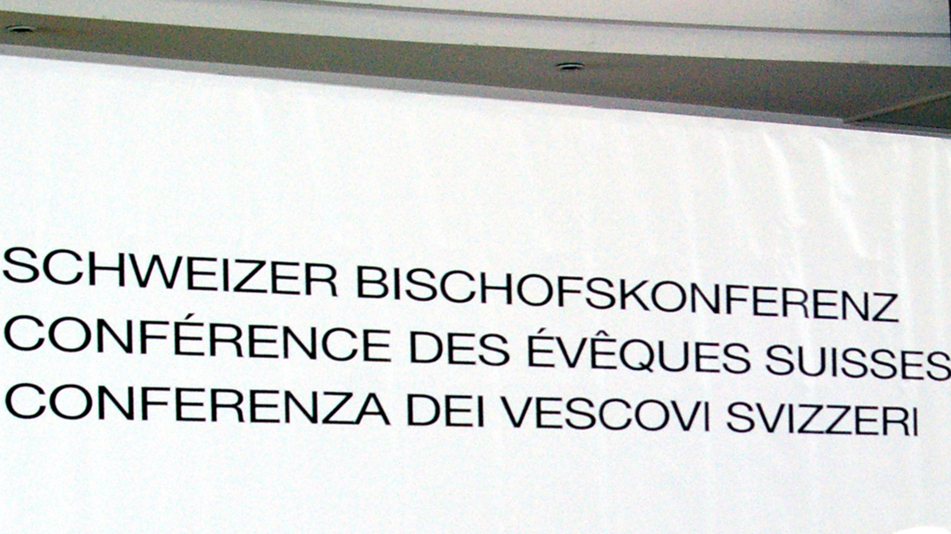 Banderole der Schweizer Bischofskonferenz