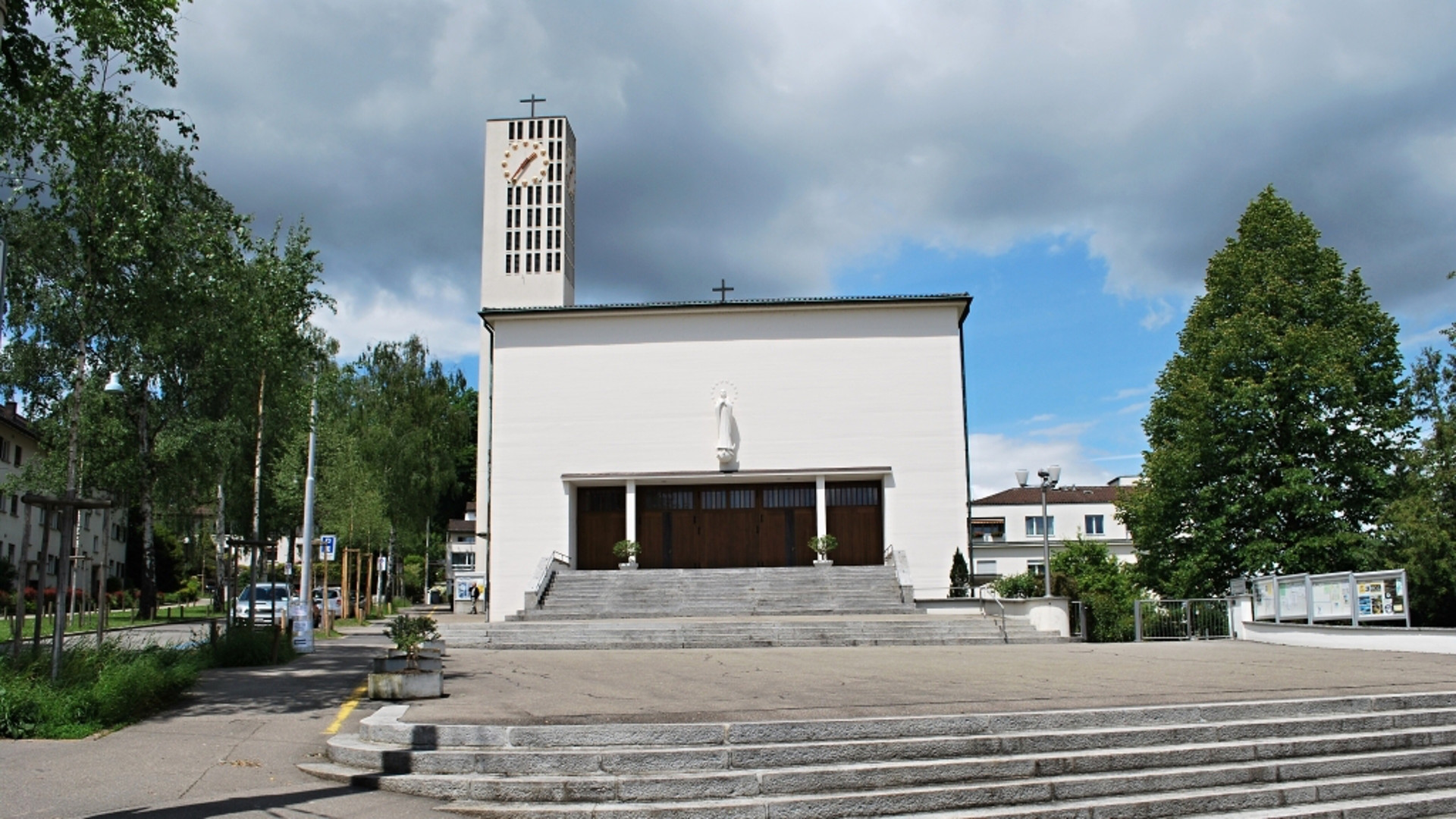 Katholische Kirche Maria Lourdes in Zürich-Seebach