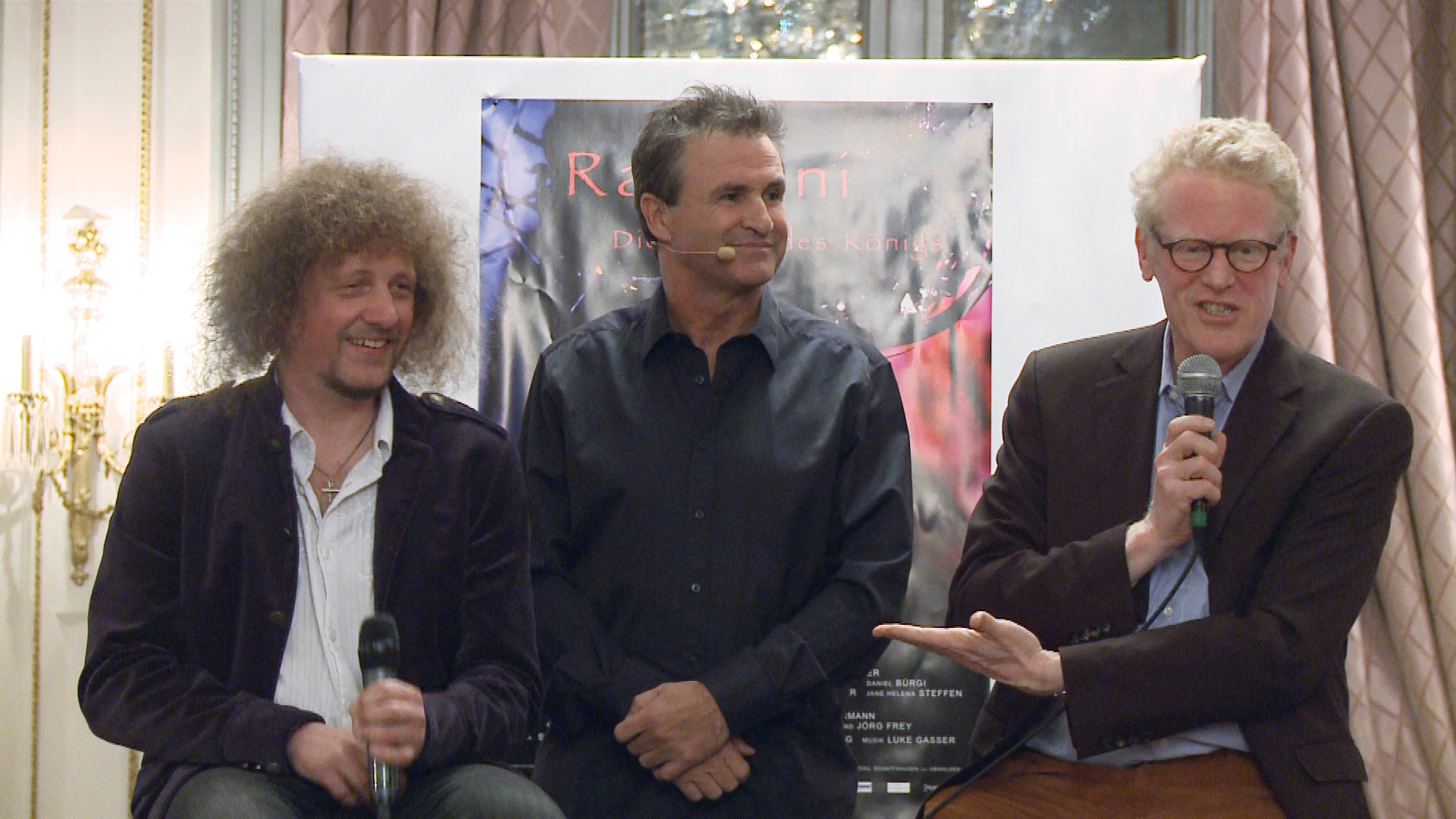 Buchvernissage mit Luke Gasser, Moderator René Rindlisbacher und Fraumünsterpfarrer Niklaus Peter (von links)
