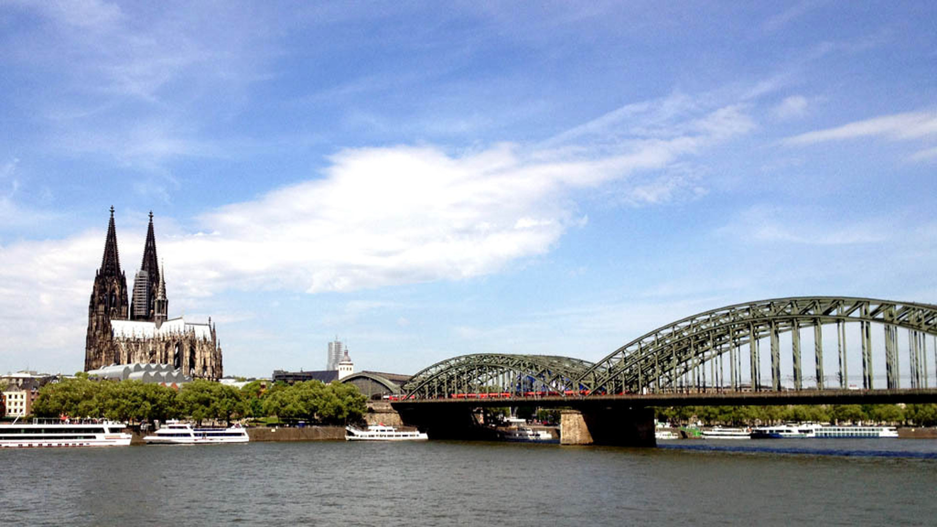 Kölner Wahrzeichen: Dom und Hohenzollernbrücke | © Georges Scherrer