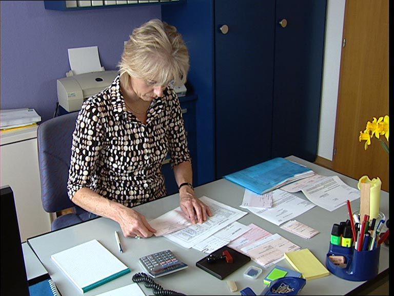 Pfarreisekretär / Pfarreisekretärin  © Kirchliche Berufe – 11 Filmporträts auf DVD