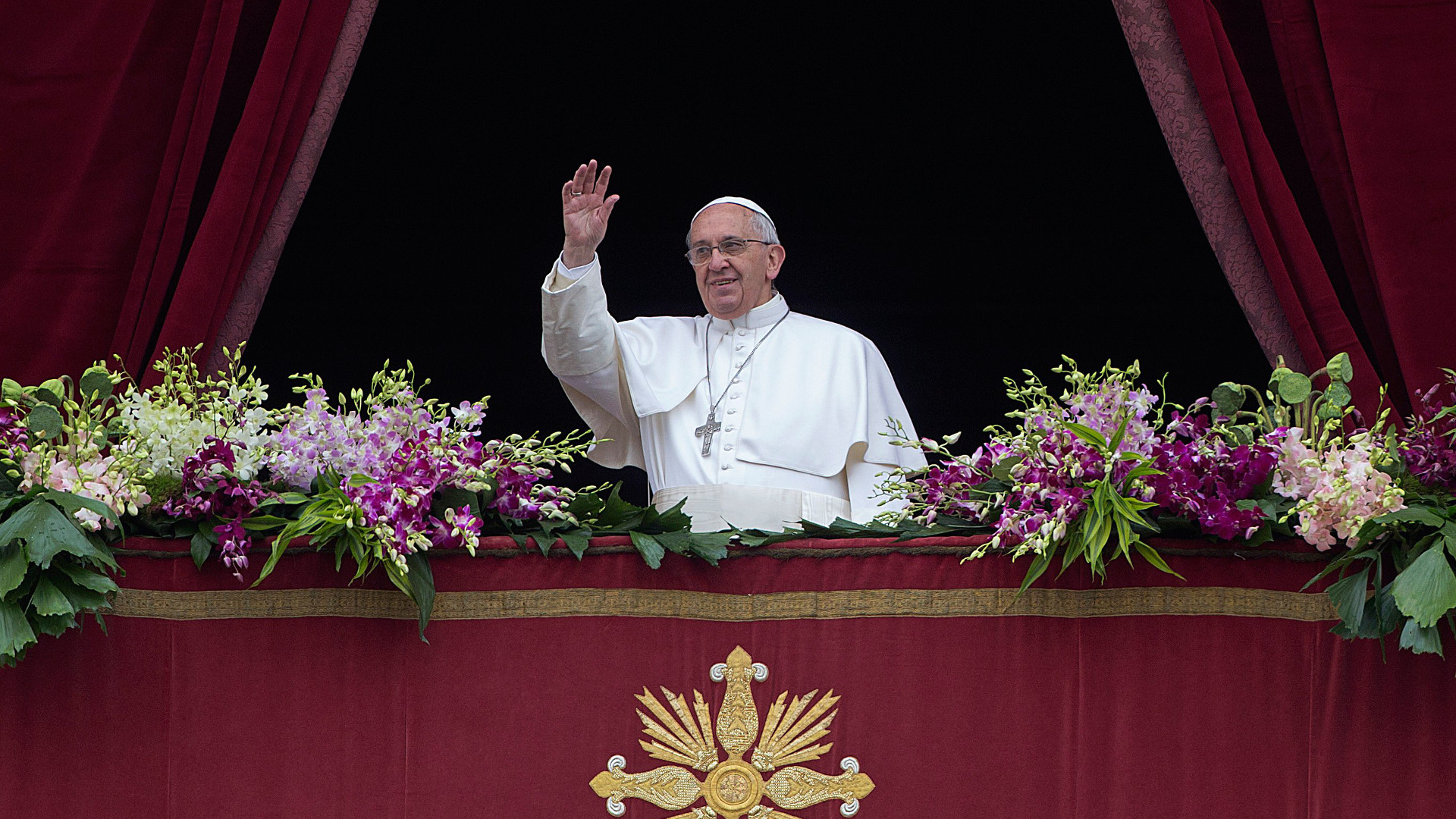Papst Franziskus spendet am 5. April 2015 den Ostersegen "Urbi et Orbi".