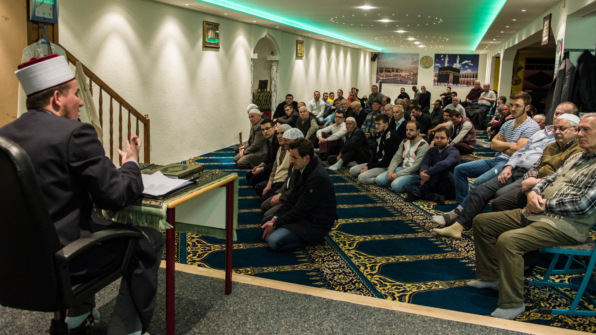 Muslime in der Paradies-Moschee St. Gallen
