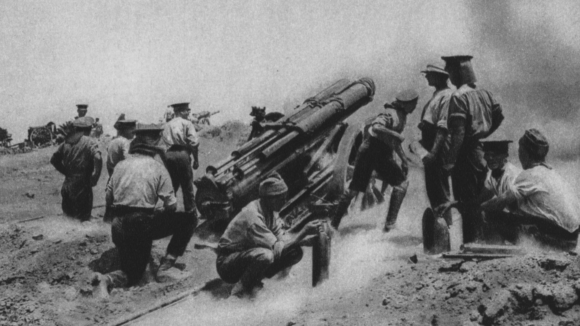 Englische Artillerie im Kampf gegen türkische Befestigung an den Dardanellen