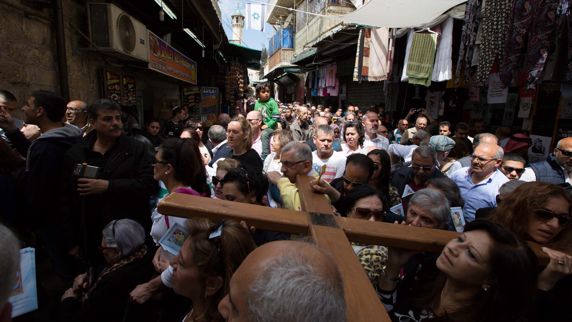 In der Altstadt von Jerusalem: Tausende Christen gedenken des Leidens Jesu.
