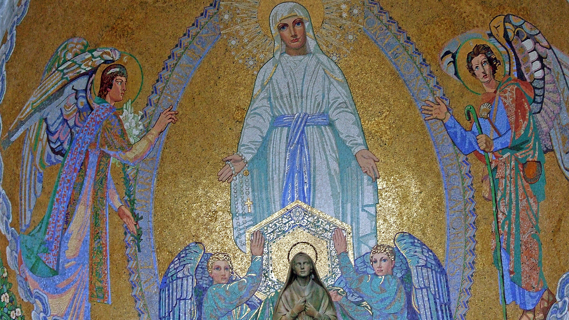Mosaik an der Aussenfassade der Rosenkranz-Basilika in Lourdes