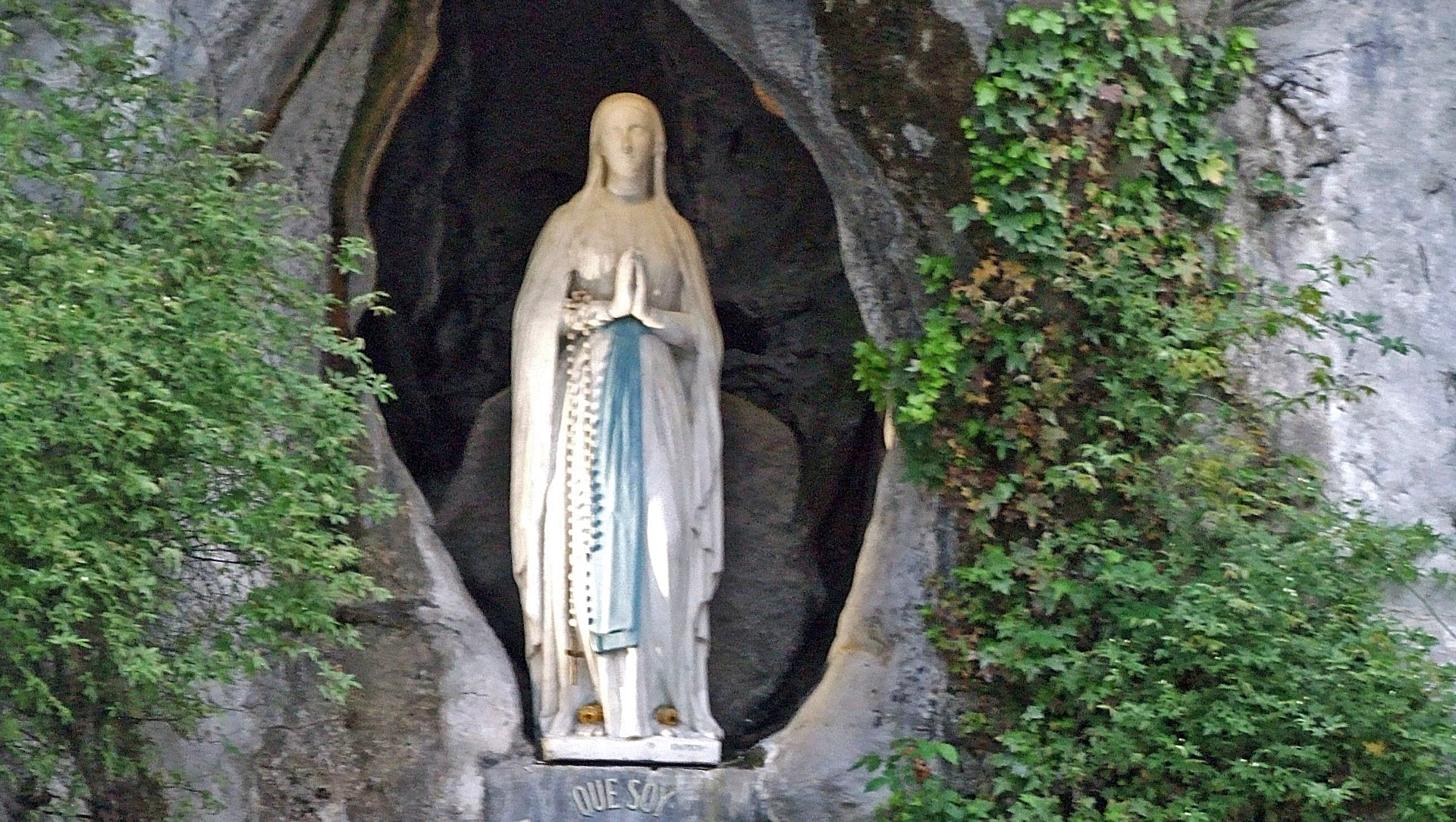 Statue der Mutter Gottes in Lourdes