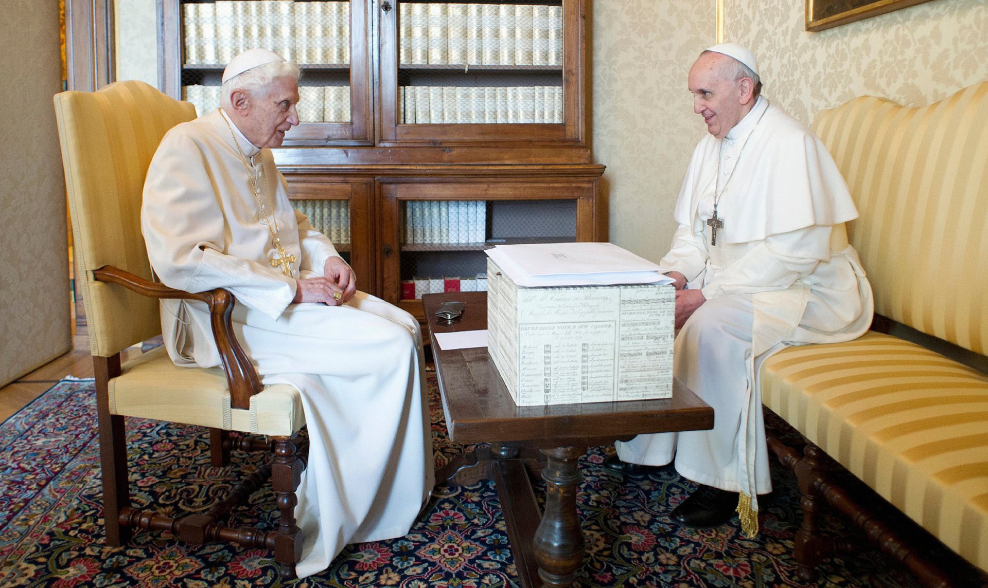 Benedikt XVI. und Papst Franziskus