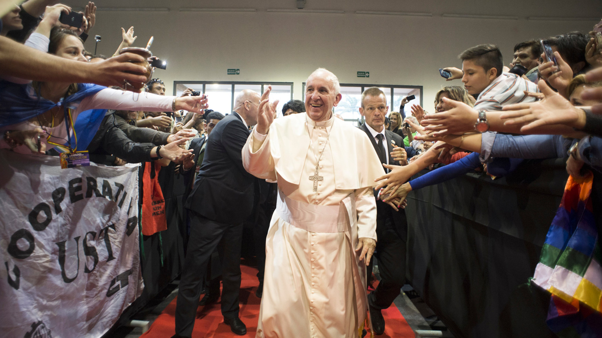 Selbst ein Jesuit: Papst Franziskus wird euphorisch begrüsst beim Welttreffen der Volksbewegungen Santa Cruz in Bolivien am 9. Juli 2015