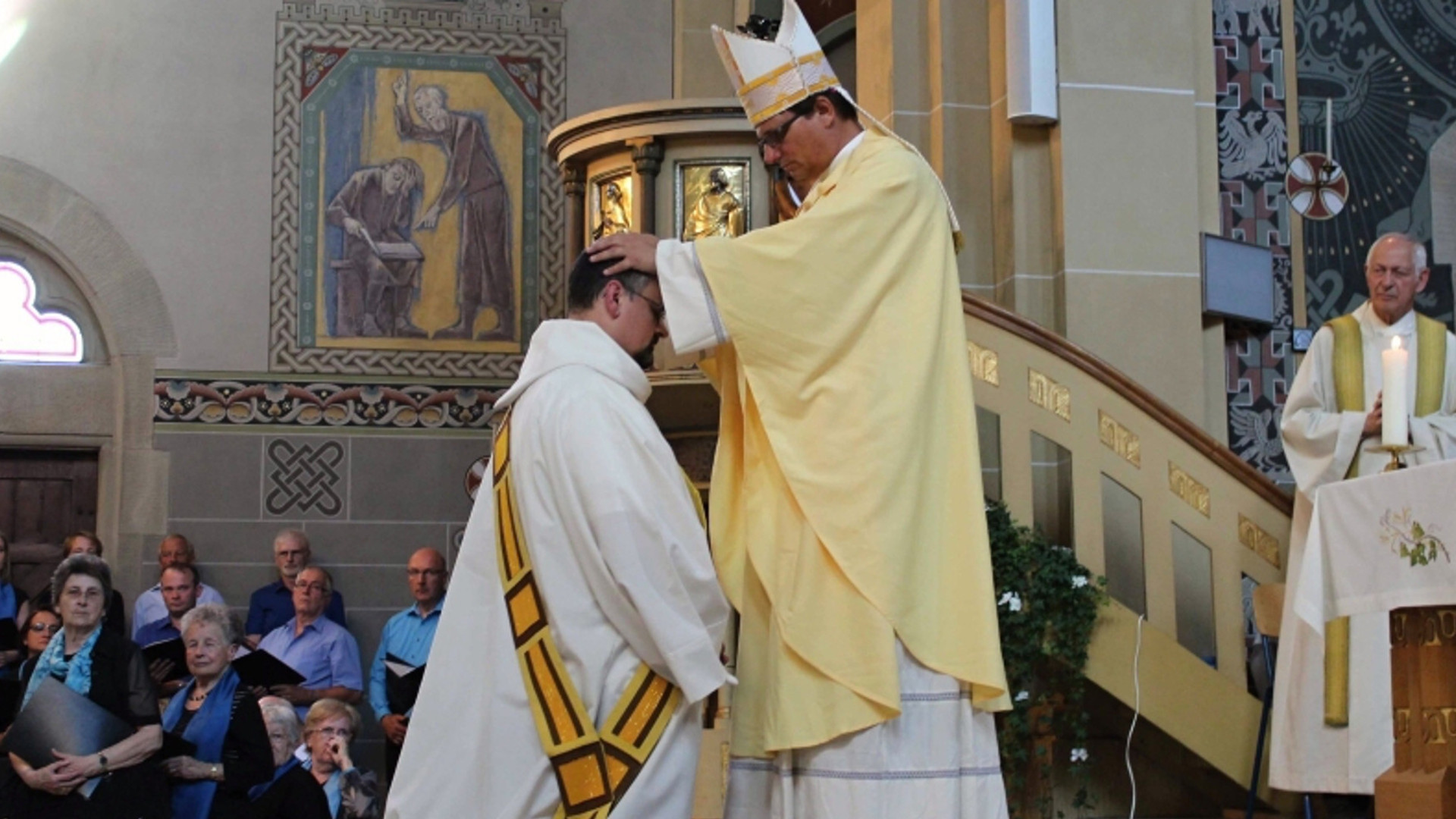 Bischof Felix Gmür bei einer Priesterweihe