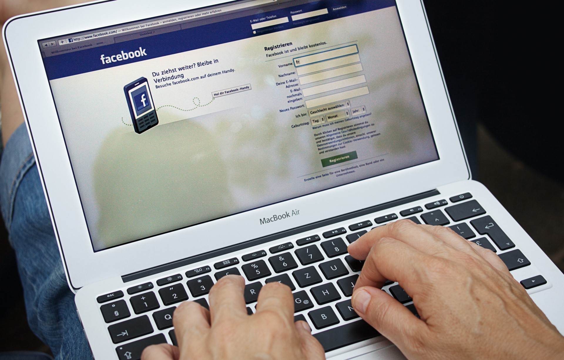 Facebook will gegen Blackfacing vorgehen.