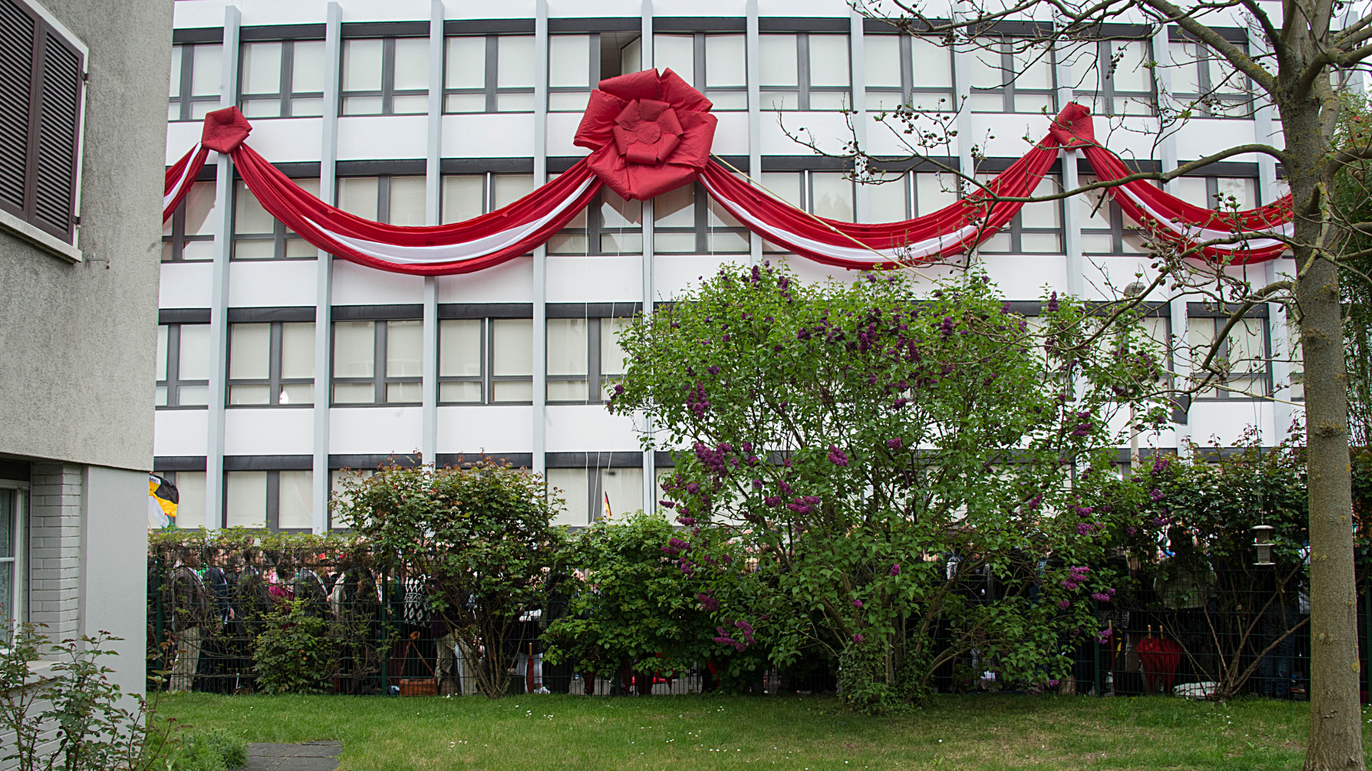 Zentrum von Scientology in Basel. Mit Schlaufe zur Eröffnung am 25. April 2015.