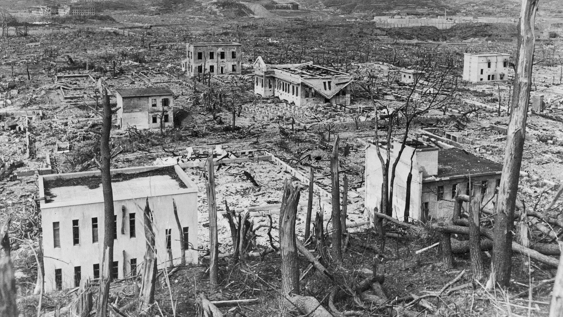 Die japanische Stadt Nagasaki nach dem Abwurf der Atombombe im August 1945