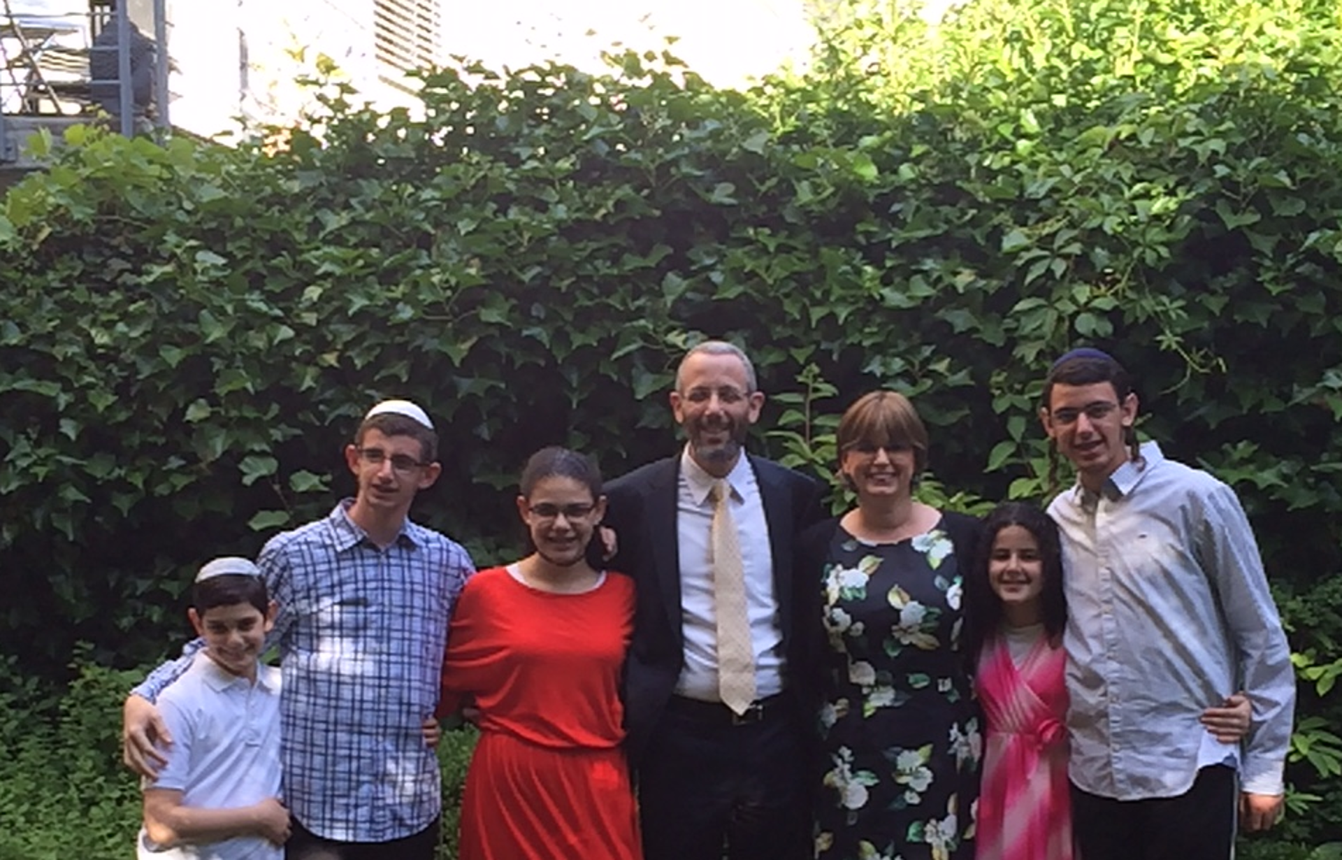 Bereit zur Rückkehr nach Israel: der bisherige Basler Rabbiner Yaron Nisenholz mit Familie