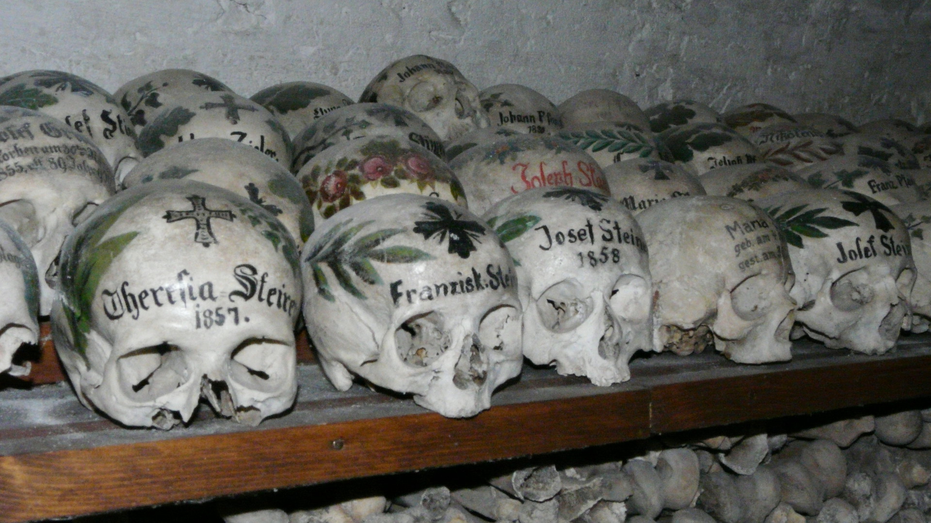 Schädel im Beinhaus von Hallstatt (A)
