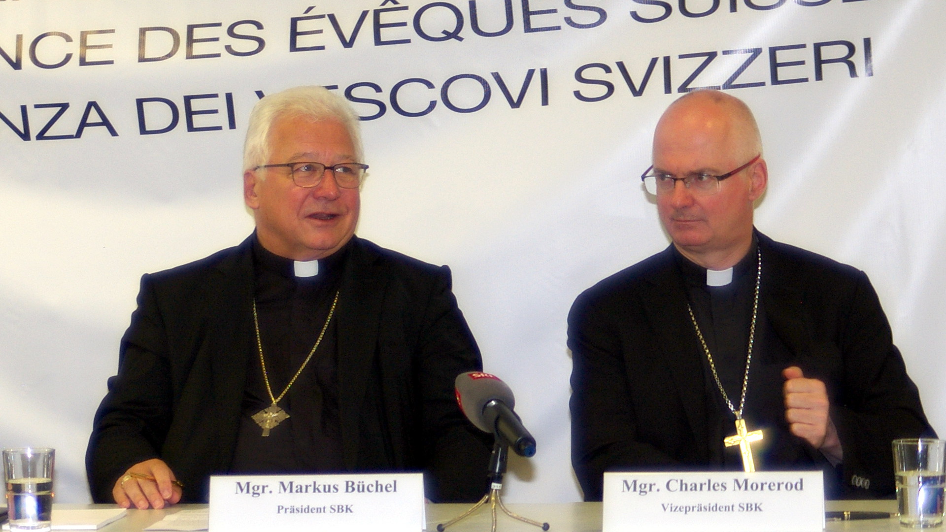 Bischof Markus Büchel, Präsident der Schweizer Bischofskonferenz (SBK), und sein designierter Nachfolger als SBK-Präsident, Bischof Charles Morerod