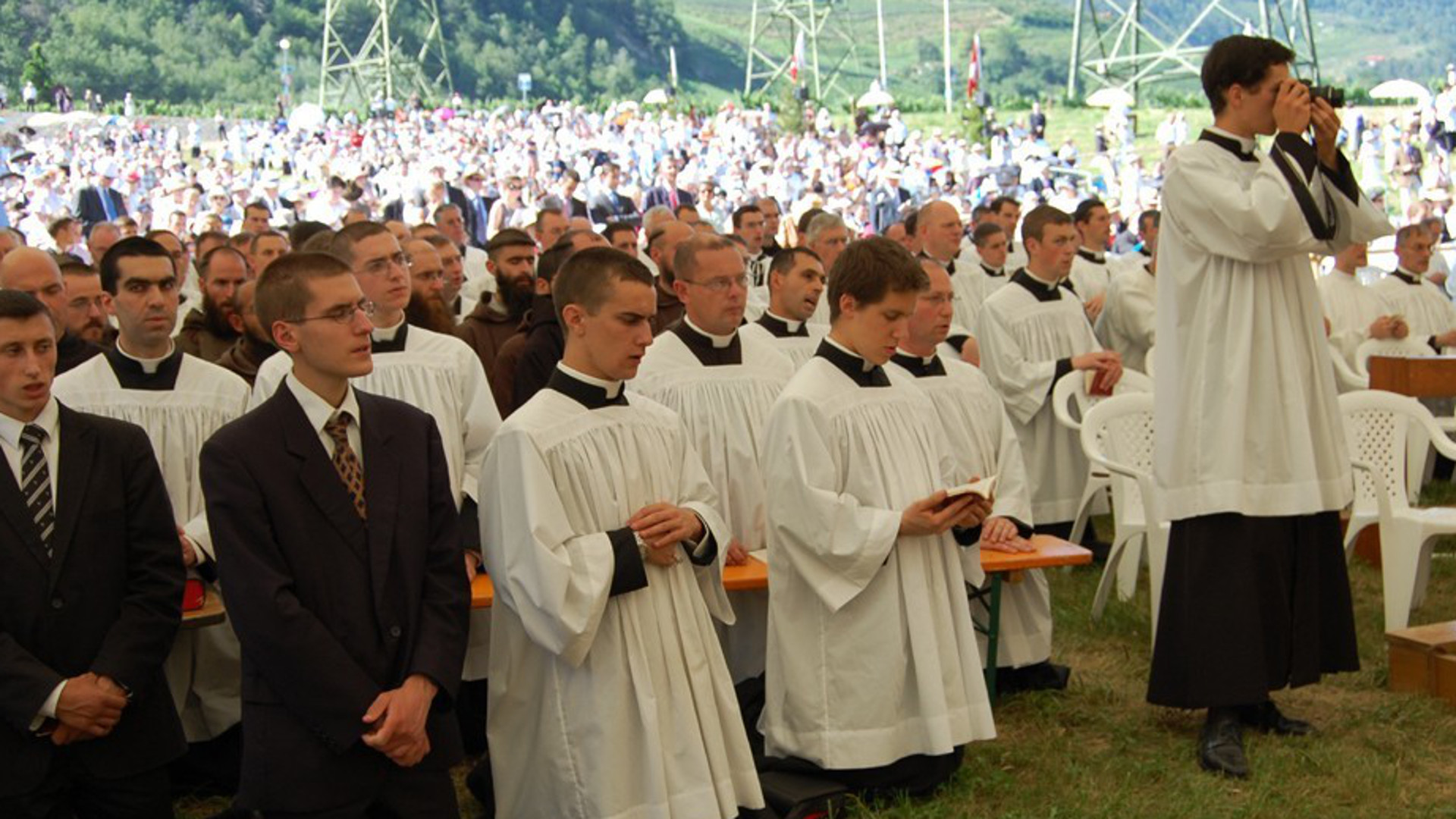 Priesterweihe der traditionalistischen Piusbruderschaft in Ecône VS.