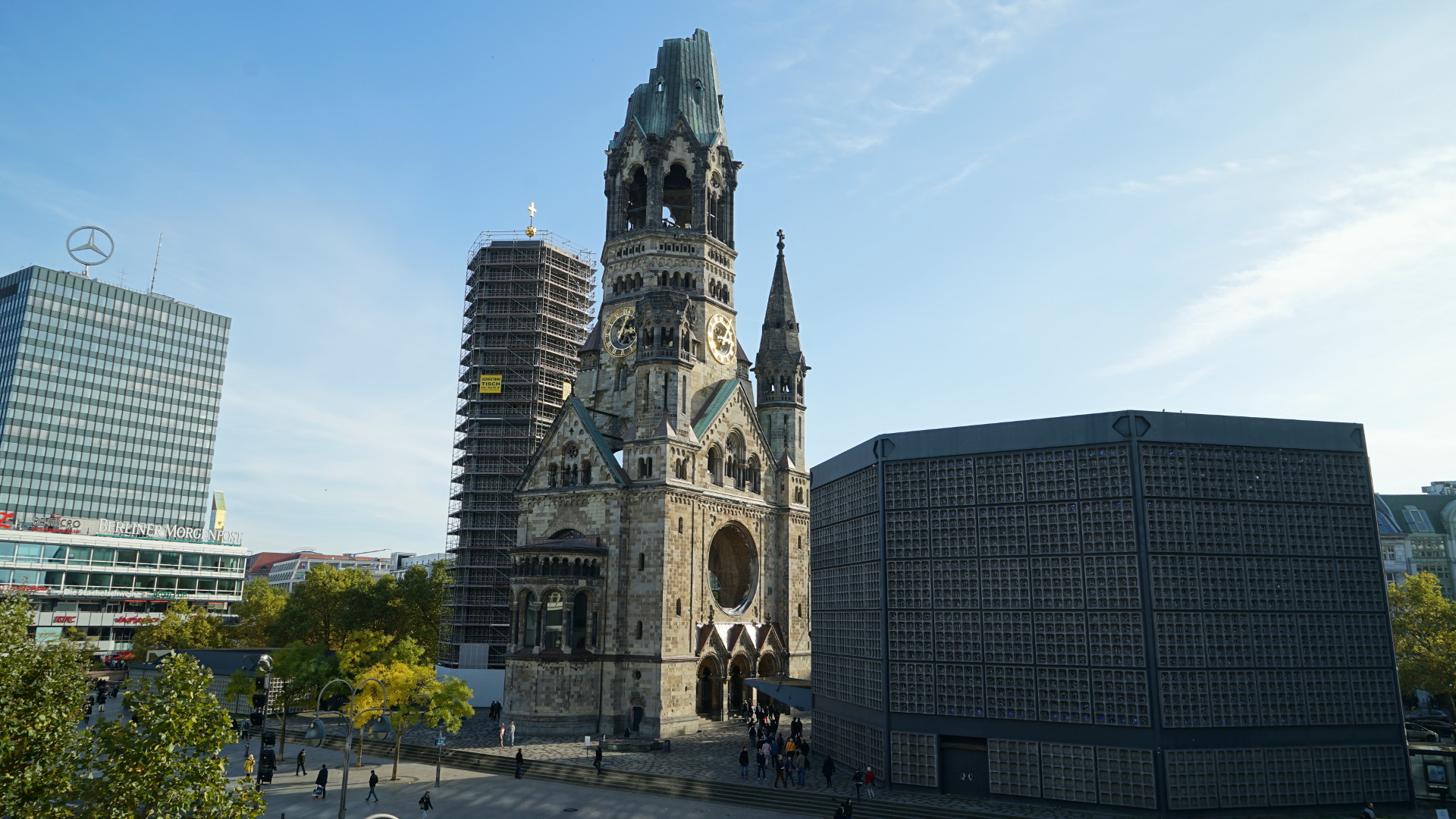 Nie wieder Krieg: alte und neue Gedächtniskirche Berlin