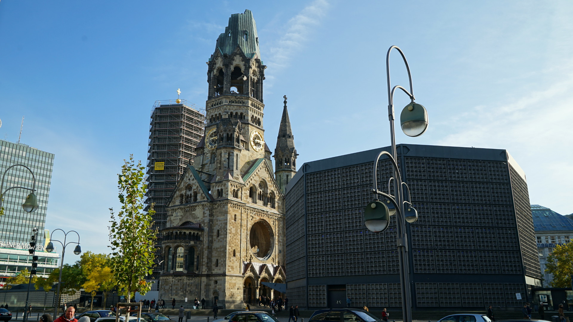 Nie wieder Krieg: alte und neu Gedächtniskirche Berlin