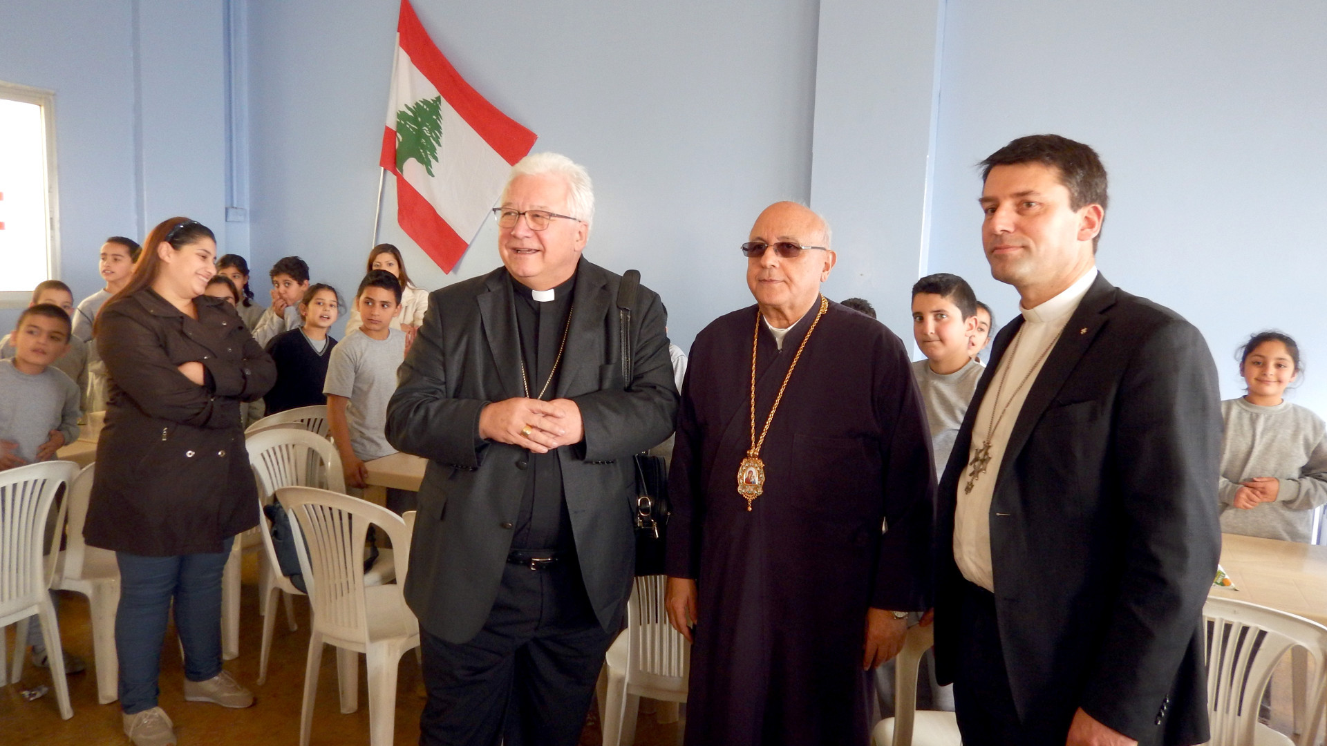 Besuch bei Flüchtlingskindern in Zahlé: Bischof Markus Büchel, Erzbischof Issam Jean Darwish, Gottfried Locher,