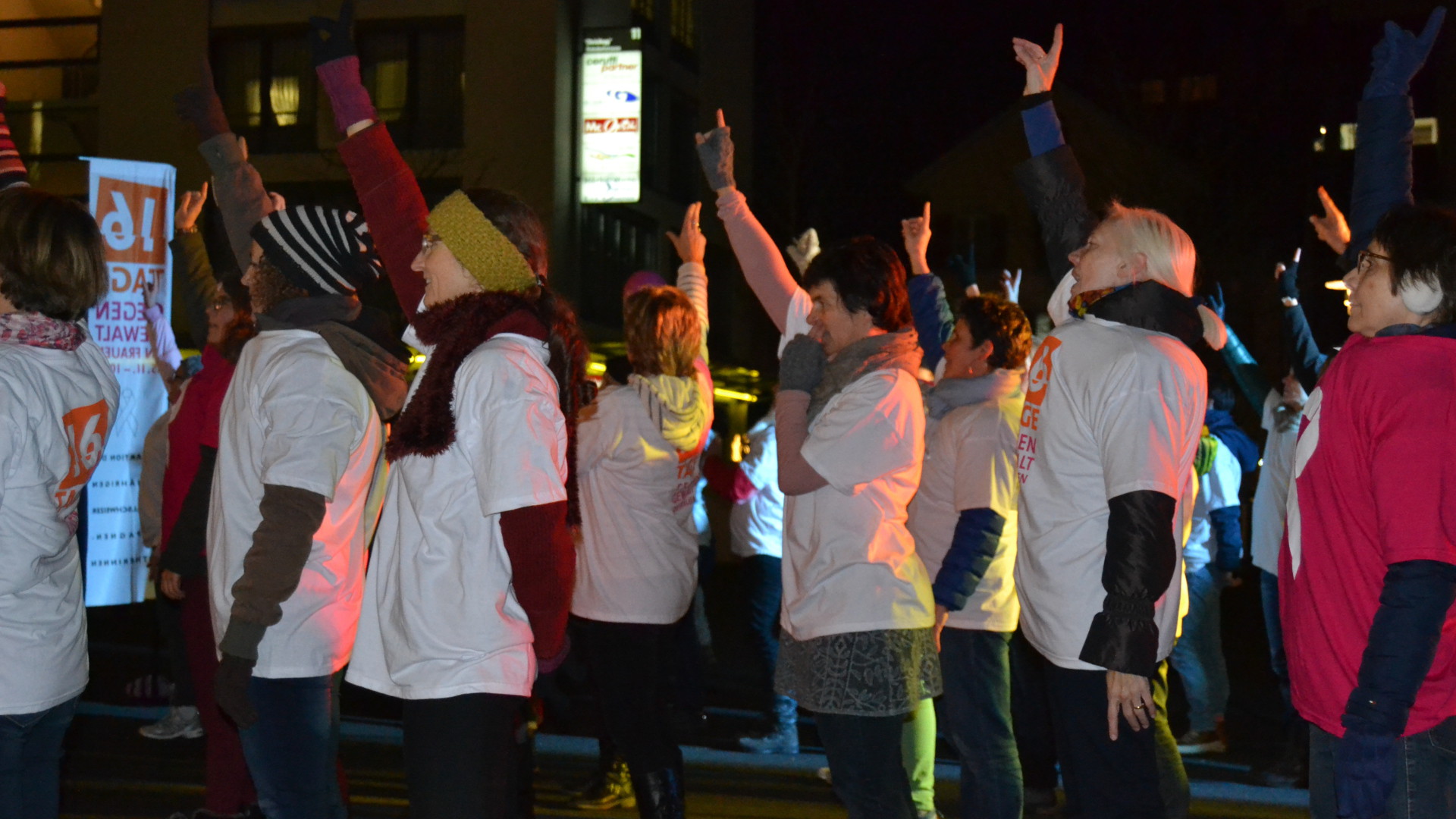 "Flashmob" während der Aktion 16 Tage gegen Gewalt in Sursee LU
