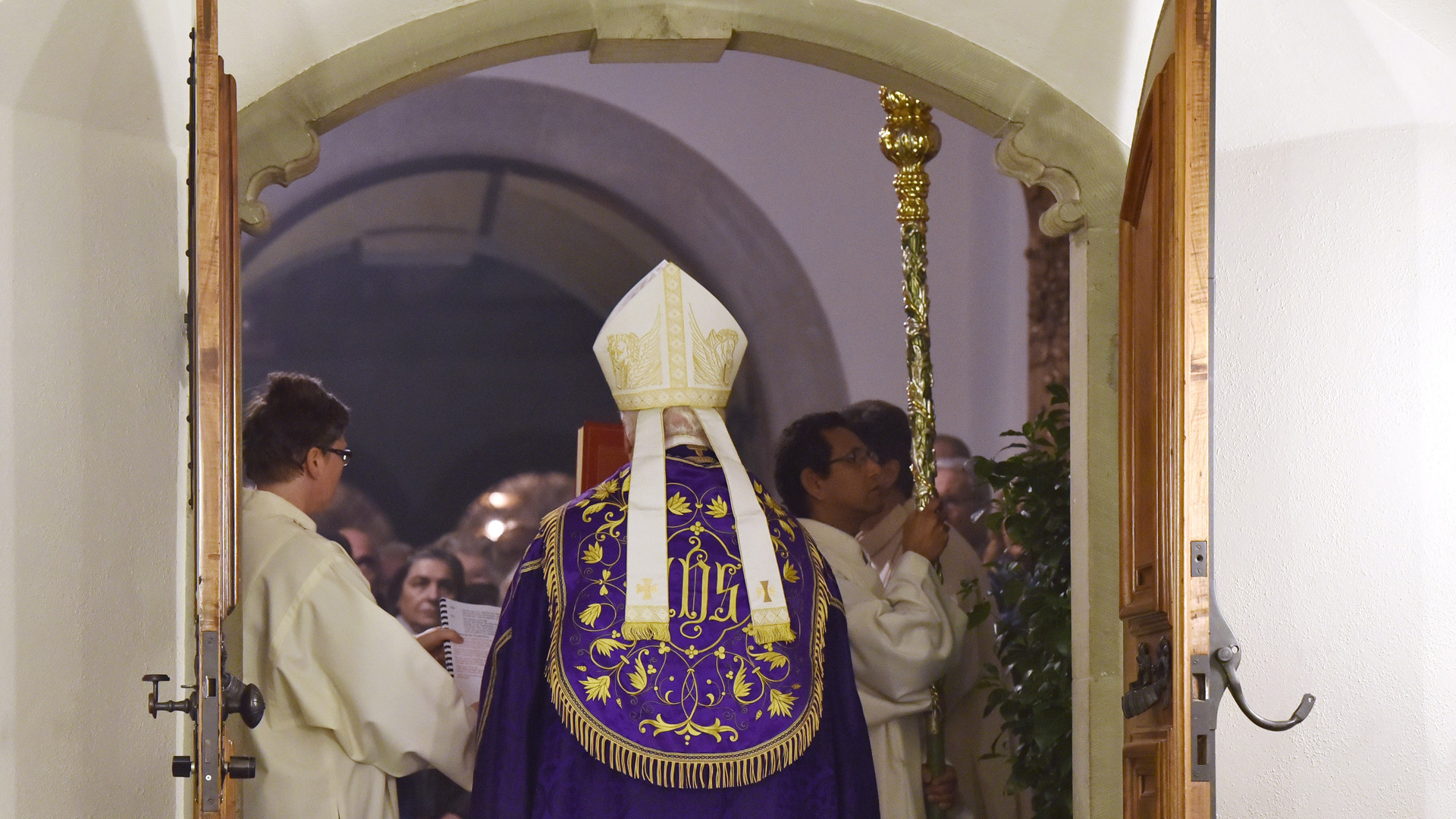 Bischof Markus Büchel eröffnete gestern die Pforte der Barmherzigkeit in der St. Galler Kathedrale