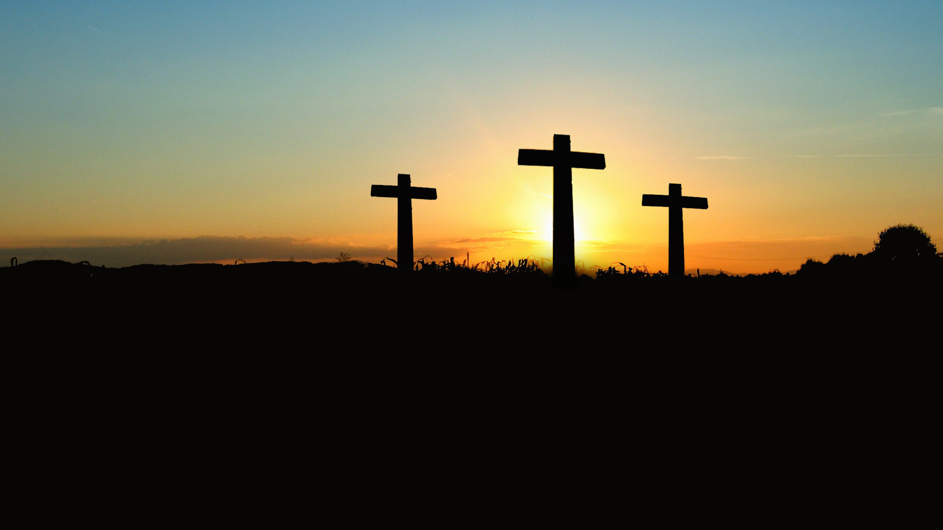 Kreuze im Sonnenuntergang