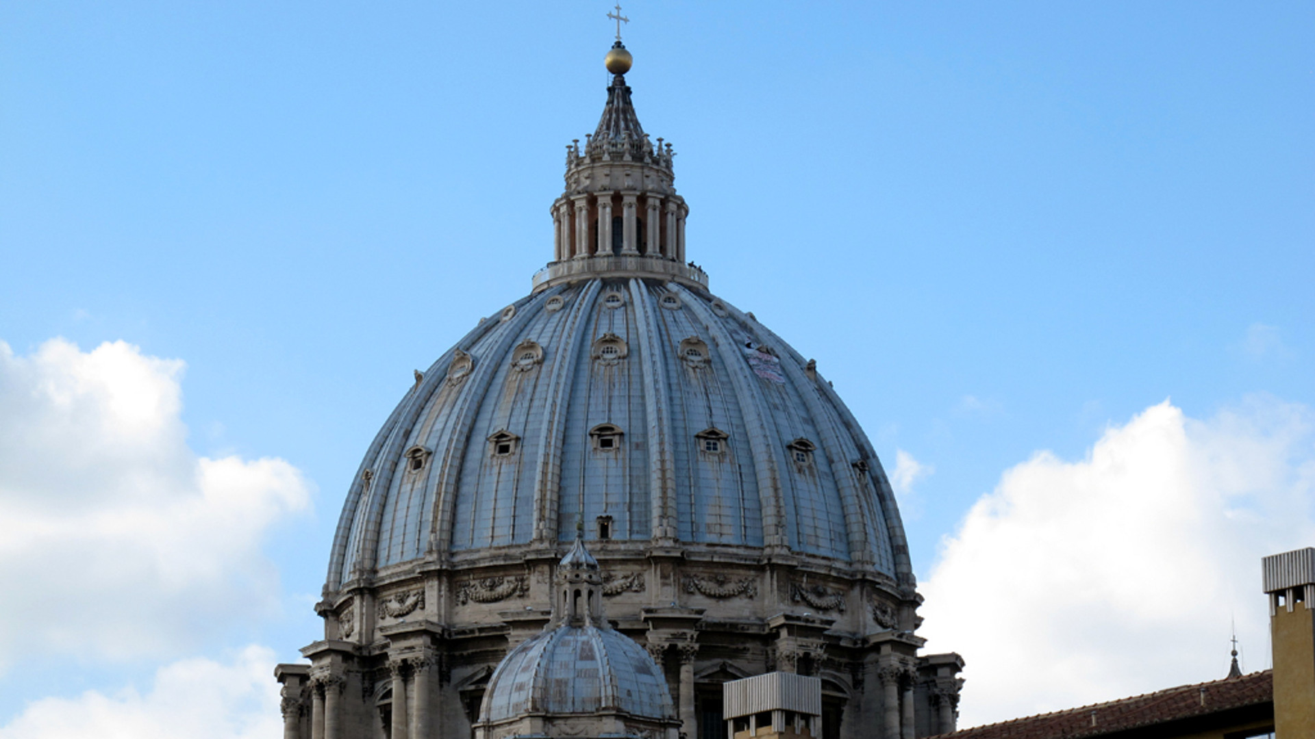 Die Kuppel des Petersdom im Vatikan.