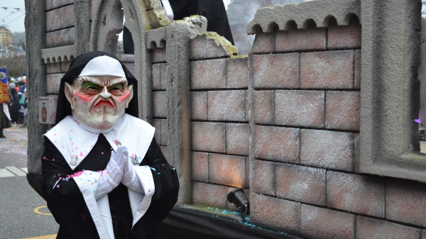 Sujet einer Nonne an der Luzerner Fasnacht