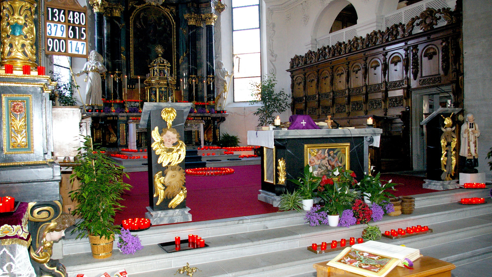 Altarraum Kirche in Steinen im Kanton Schwyz.