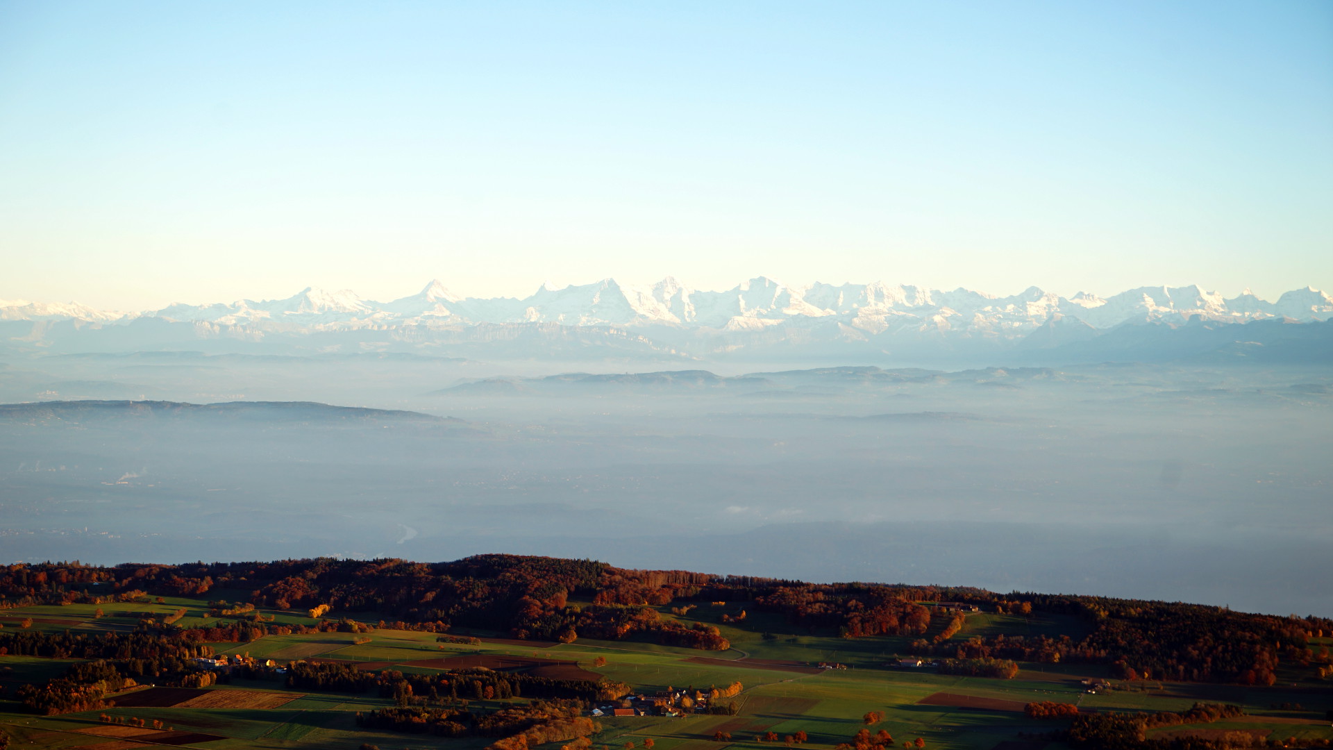 Schweizer Mittelland im Nebel