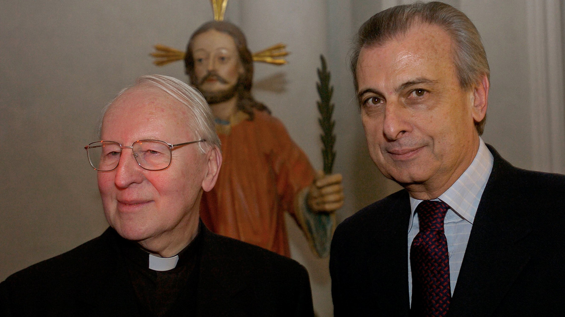 Der Päpstliche Reisemarschall Alberto Gasbarri (r.) mit dem deutschen Kardinal Friedrich Wetter