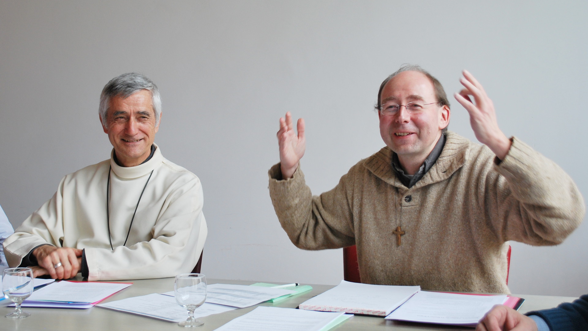 Jean-Marie Lovey (l.), Bischof von Sitten, und Pierre-Yves Maillard, Generalvikar für den französischsprachigen Teil des Bistum Sitten.