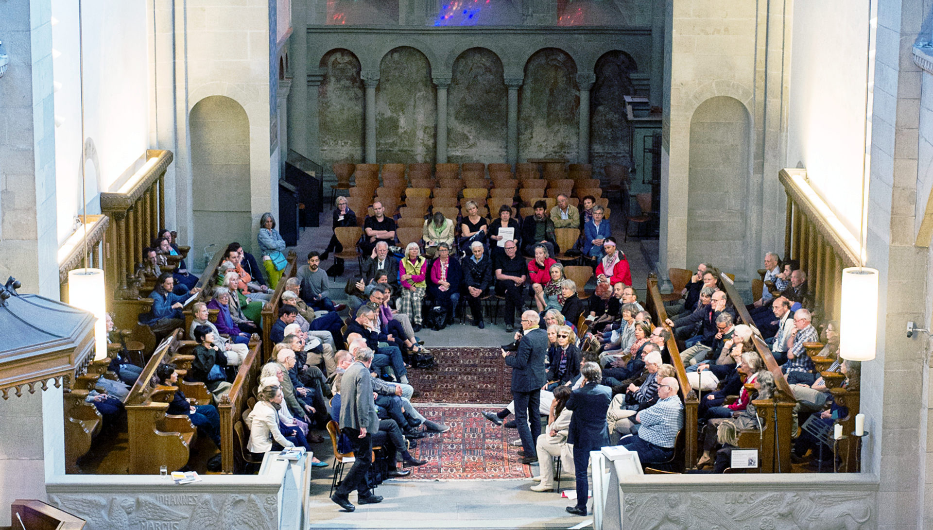 Podium "Bedingungsloses Grundeinkommen" im Zürcher Grossmünster