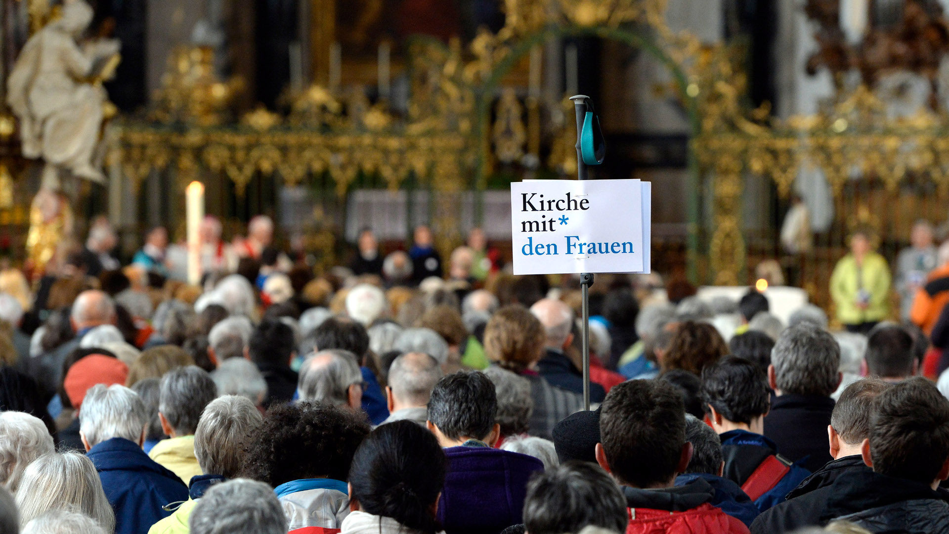 Kirche mit den Frauen - Segensfeier in der Kathedrale in St. Gallen