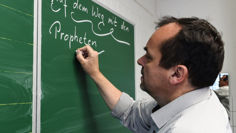 Islamischer Religionsunterricht an einer deutschen Schule | © kna