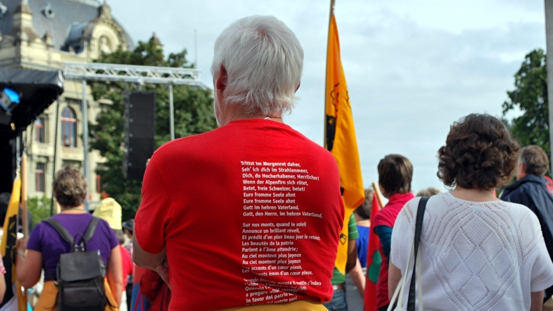 T-Shirt mit Text des Schweizer Psalms