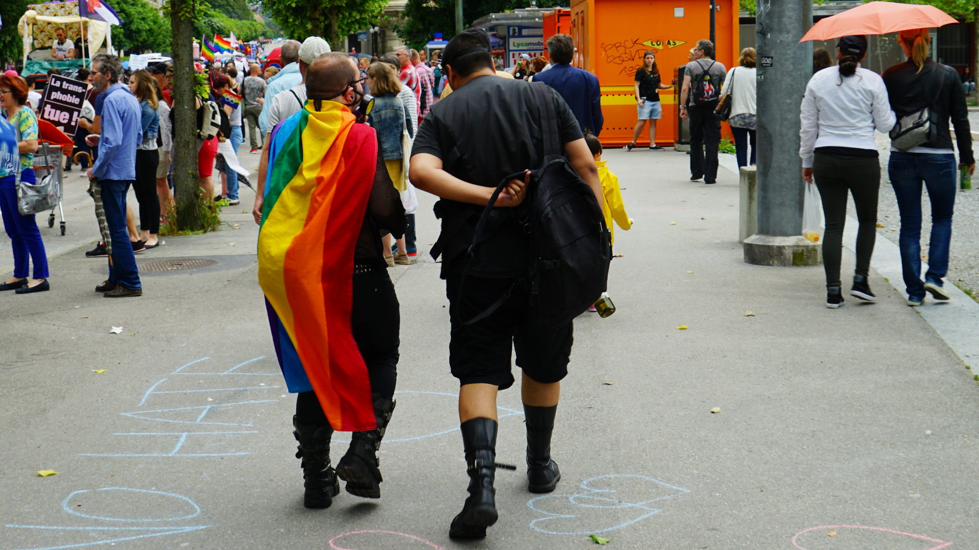 Männer an Freiburger Pride-Parade