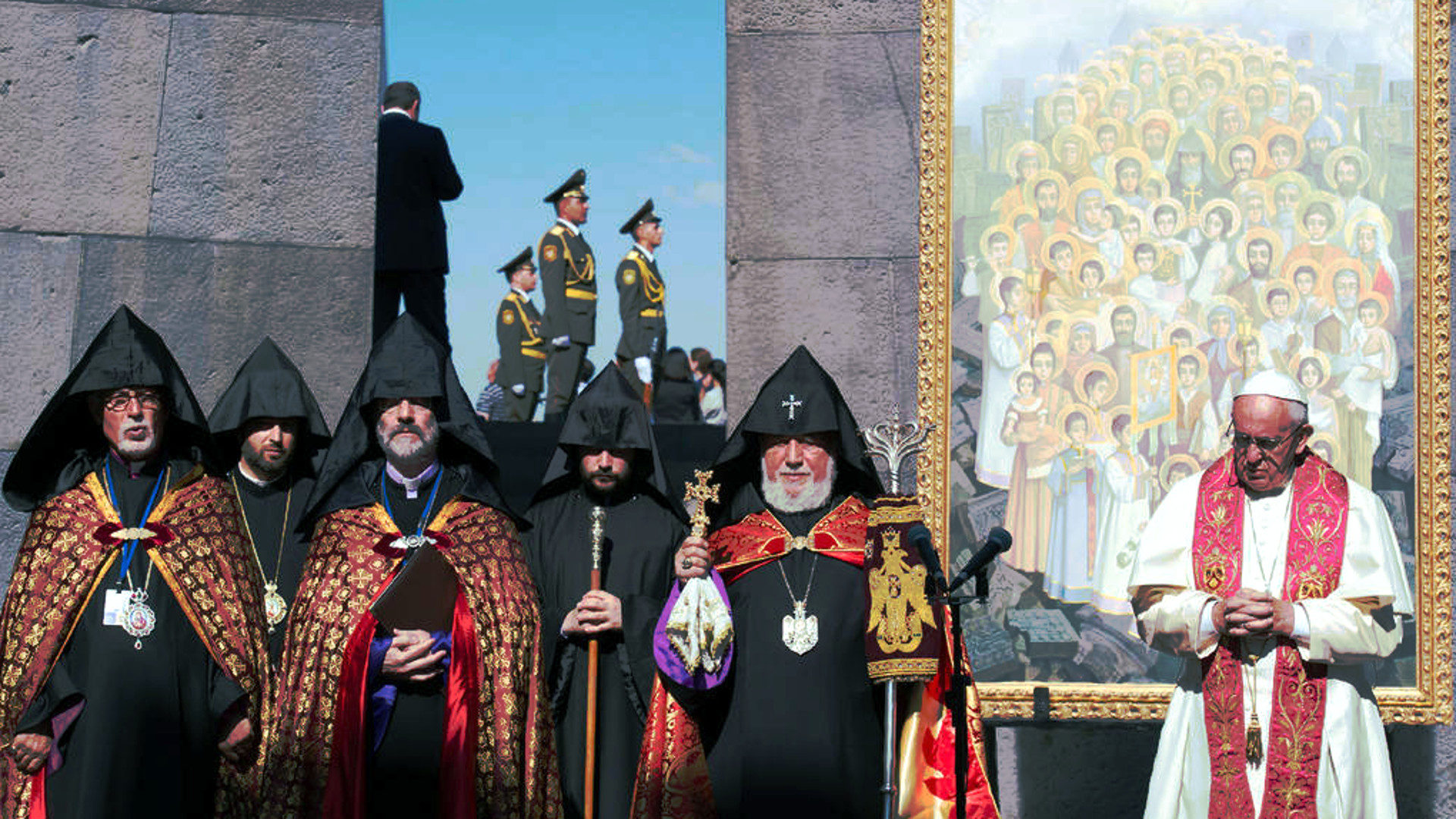 Franziskus beim Tzitzernakaberd Memorial in Eriwan, Armenien