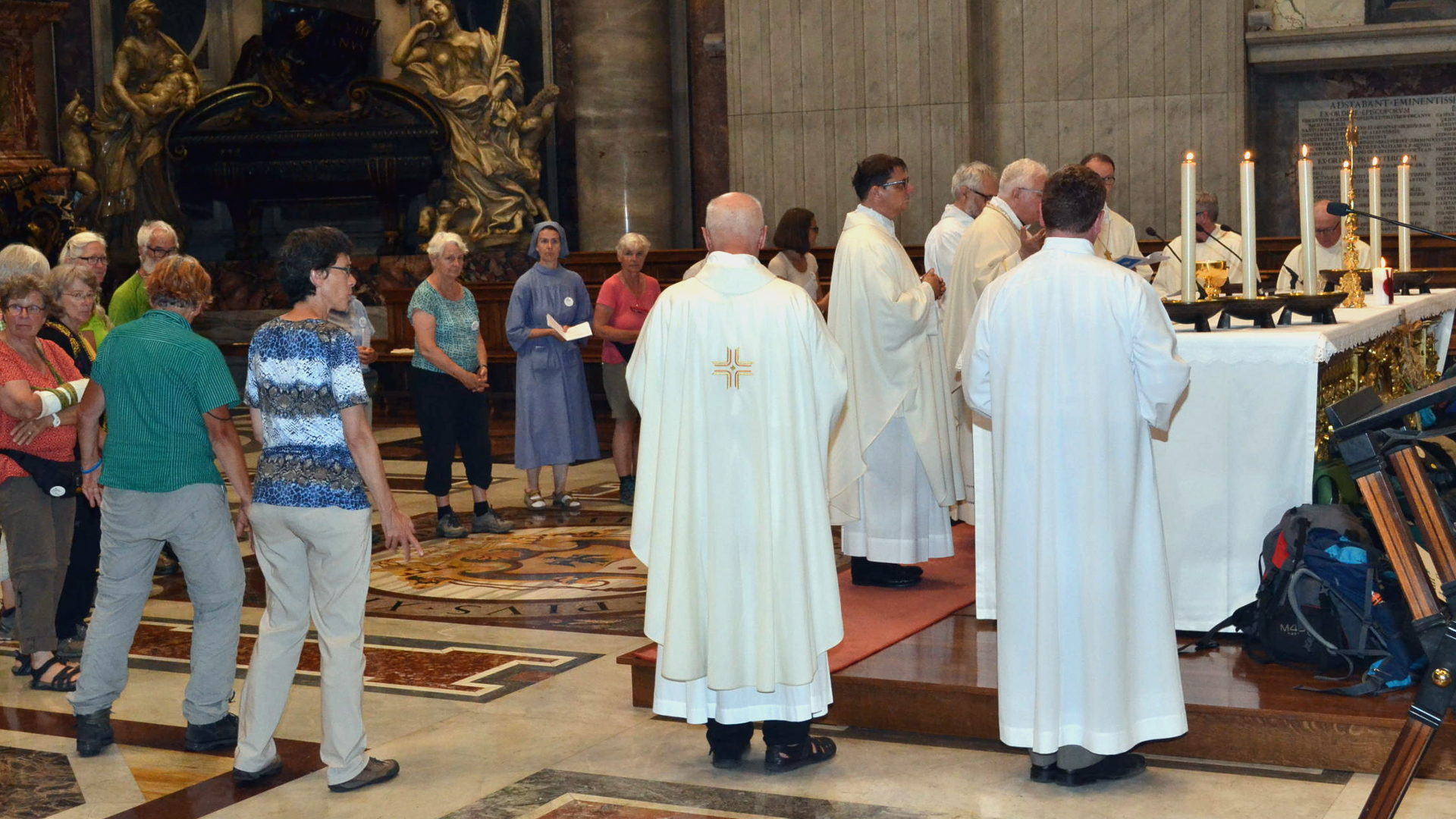 Hochgebet im Petersdom