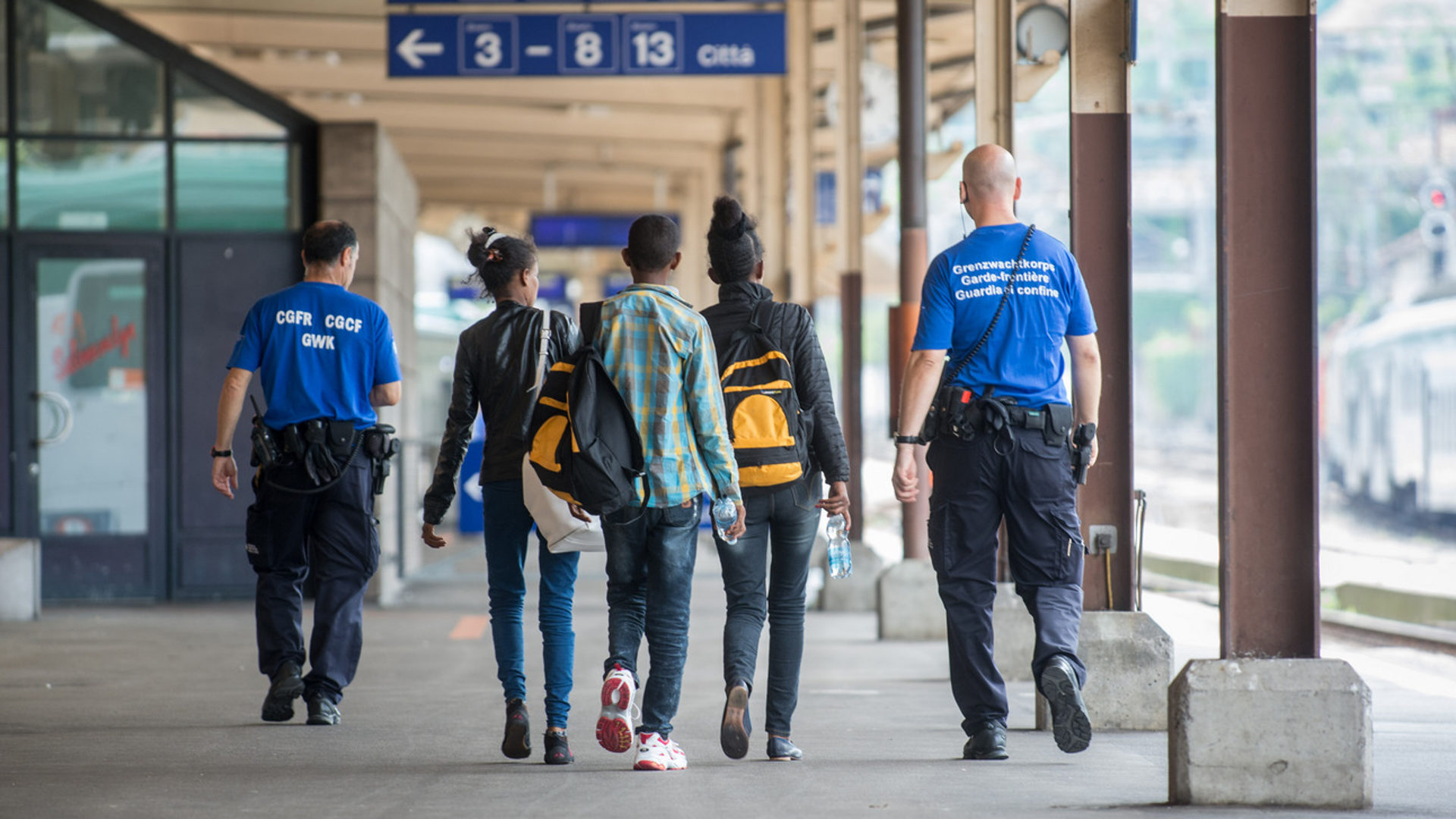 Flüchtlinge am Bahnhof Chiasso