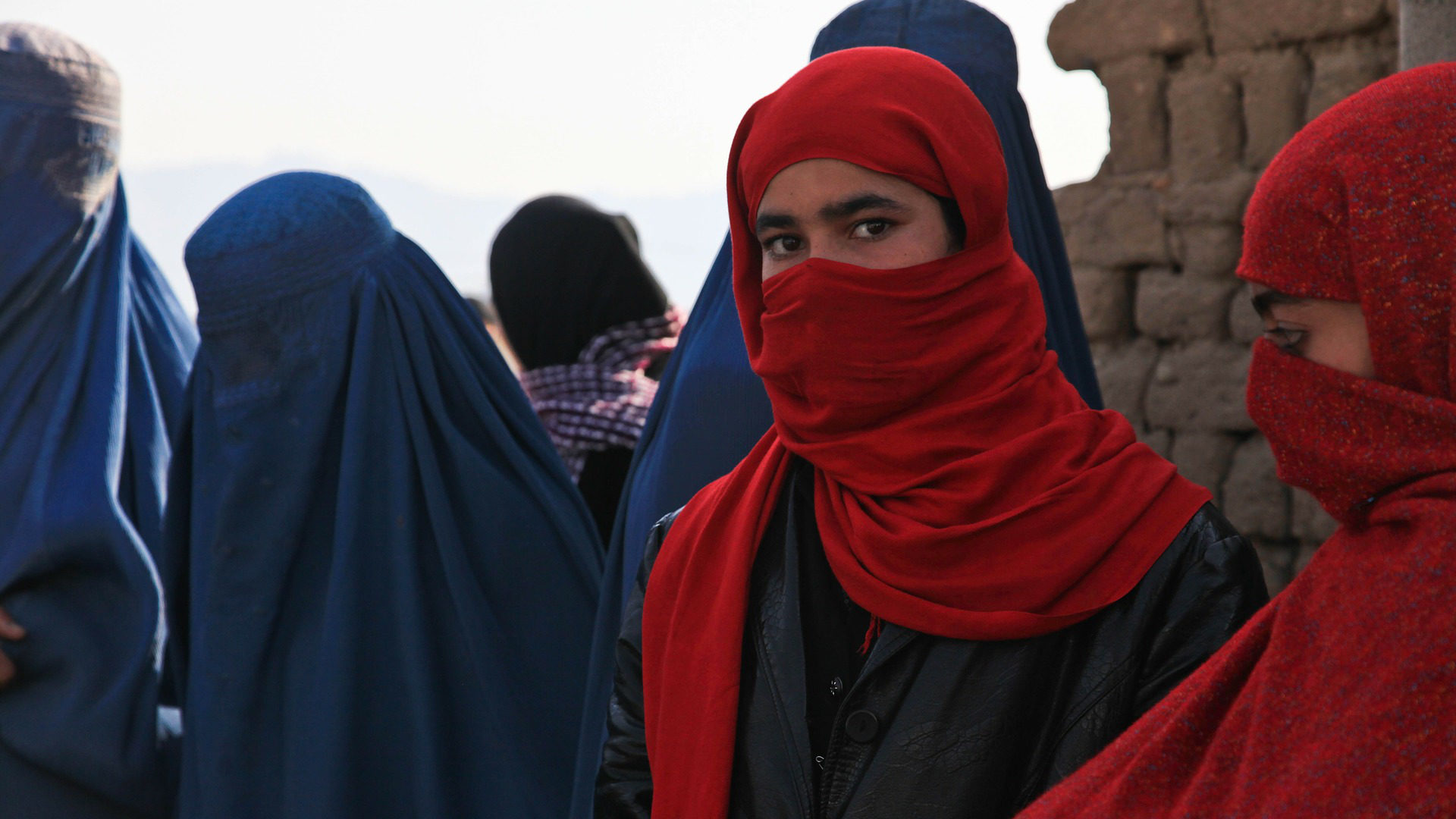 Burka- und Schleierträgerinnen