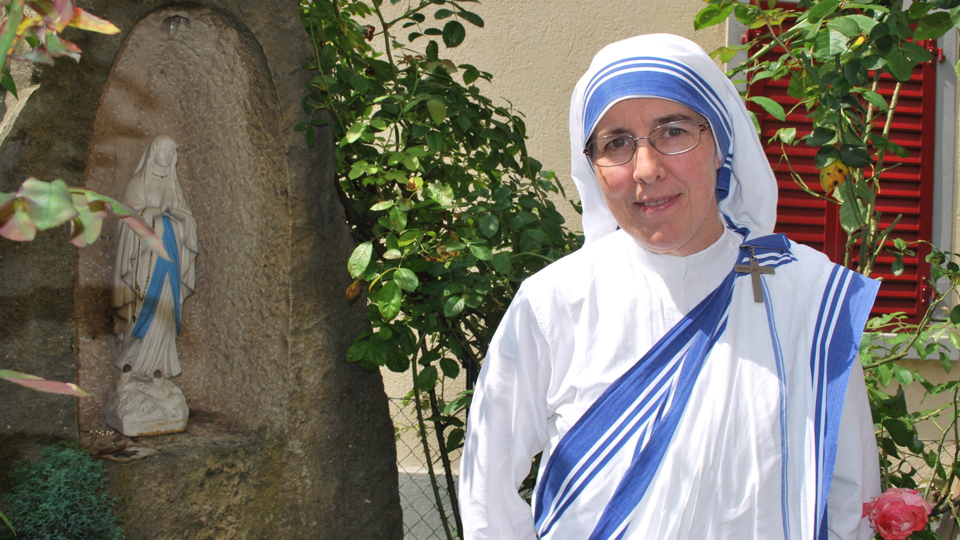 Schwester M. Therese Frances Casey im Garten der Zürcher Niederlassung der Mutter Teresa-Schwestern