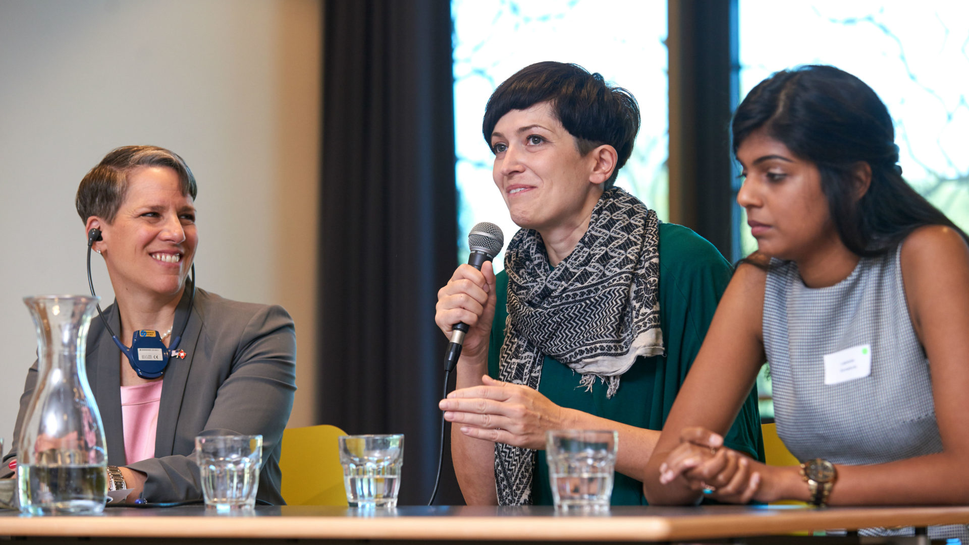 Suzan LeVine, Deniz Yüksel und Laavanja Sinadurai am Interreligiösen Frauenparlament, 25.9.2016