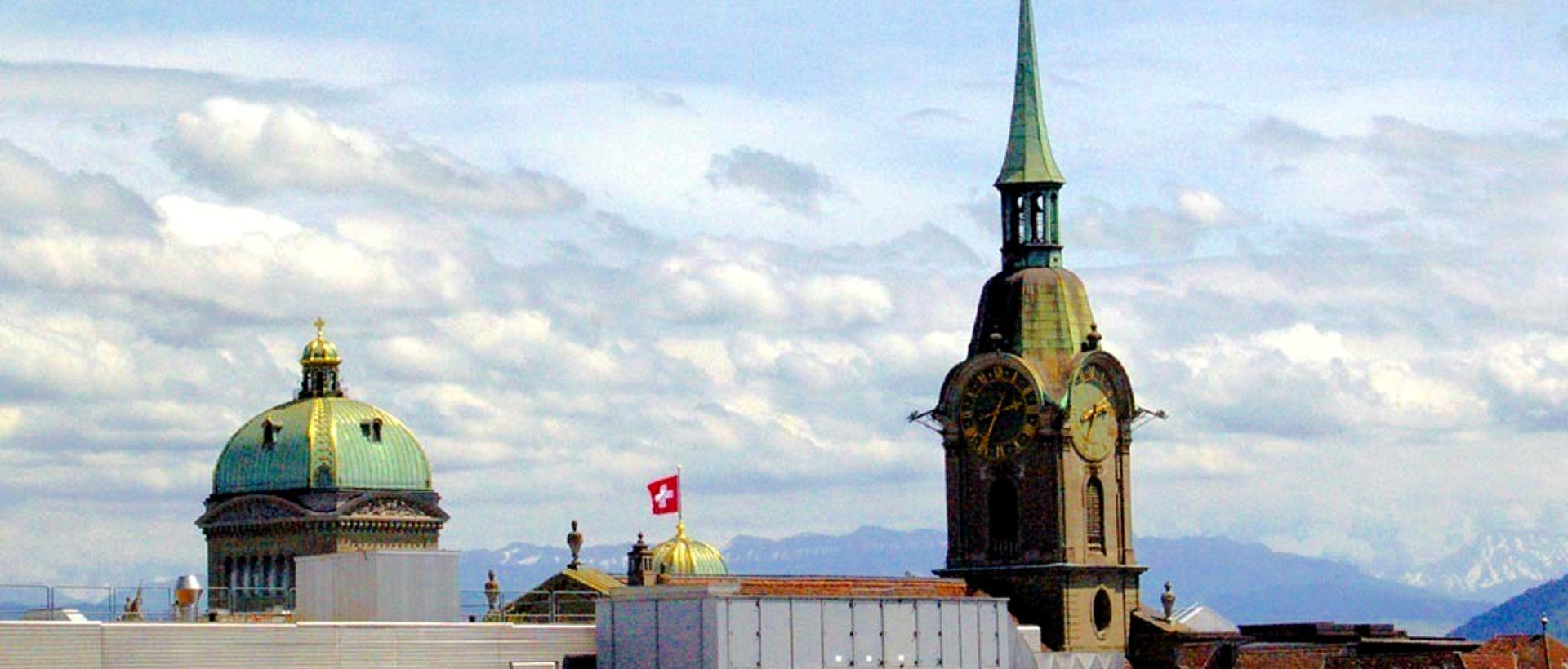 Staat und Kirche - Bundeshaus mit Heiliggeist-Kirche