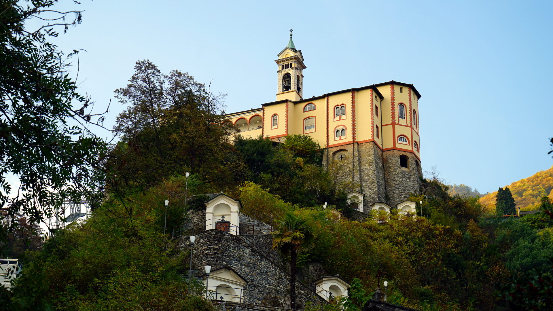 Madonna del Sasso mit Kreuzweg