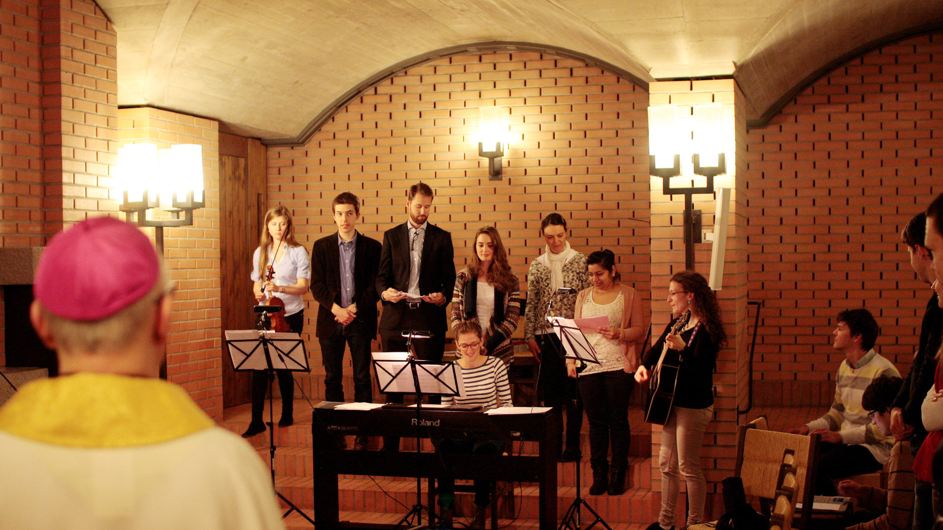 Lobpreis-Band an einer Jugendmesse mit dem Jugendbischof Marian Eleganti